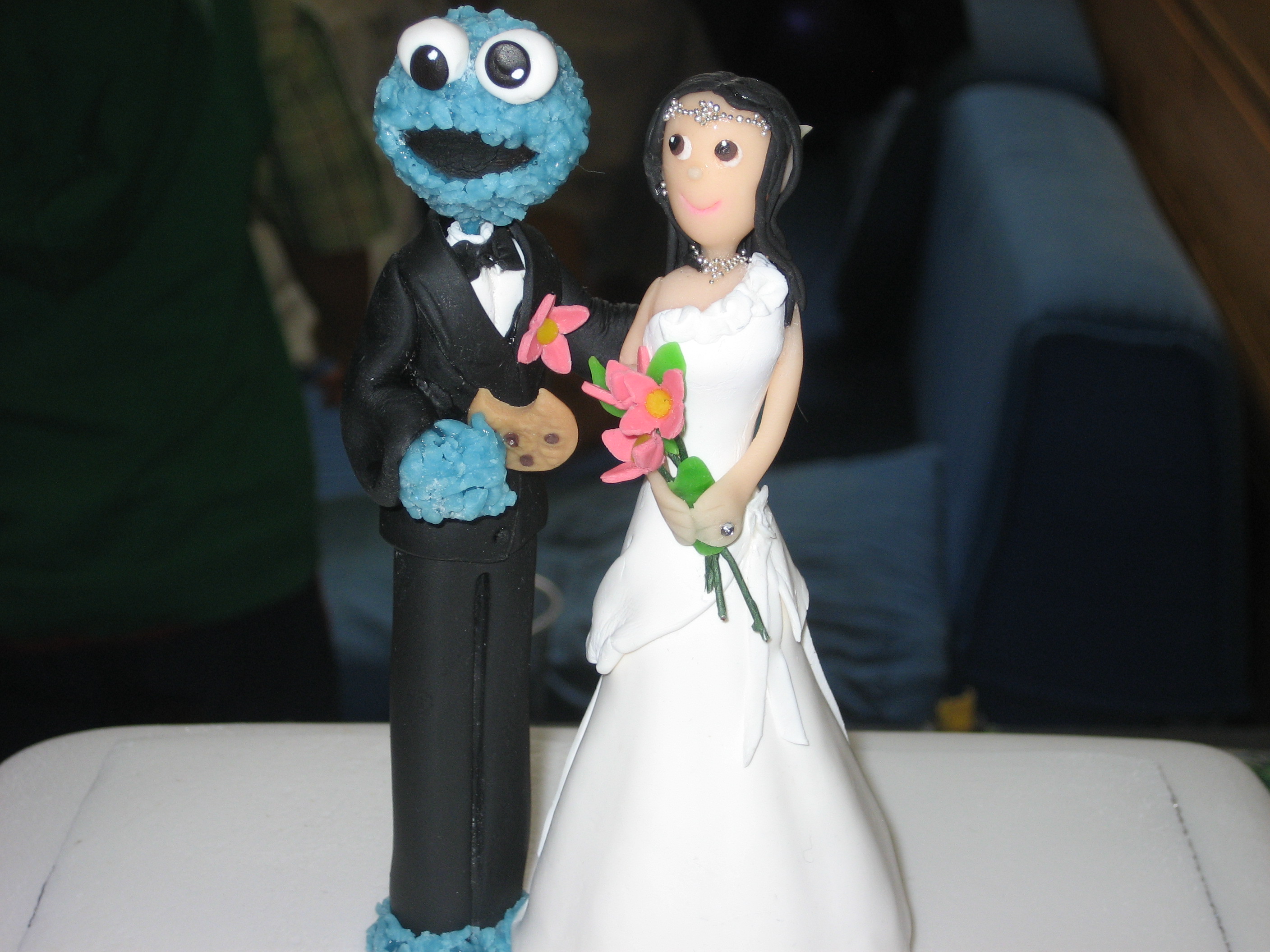 cookie monster and elf.JPG